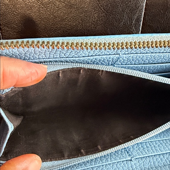 Gucci Beige and Blue Zip Wallet - Picture 5 of 9